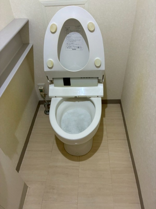 【横浜市青葉区】TOTOトイレリフォームとサンゲツのクッションフロアの施工前