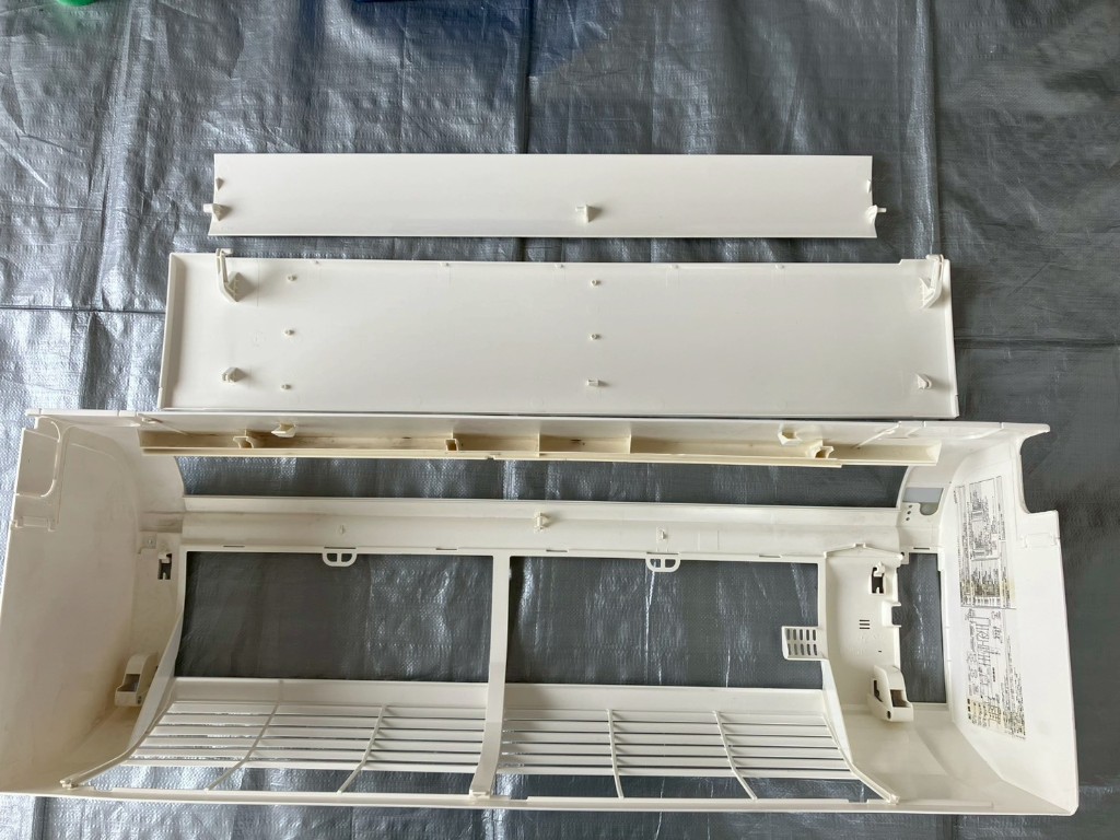 【大田区鵜の木】エアコン分解洗浄・外装カバーと熱交換器の汚れを徹底除去の施工後写真3