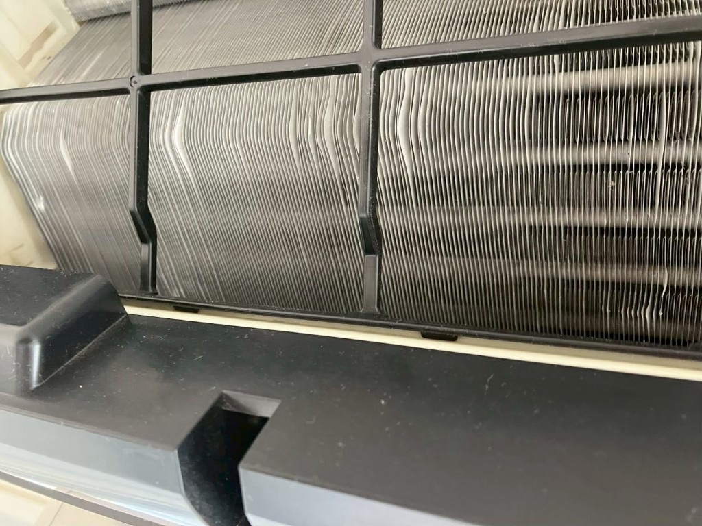 【マンション】エアコン分解洗浄・日立 白くまくん(STAINLESS CLEAN)のお掃除部品まで徹底洗浄の施工後